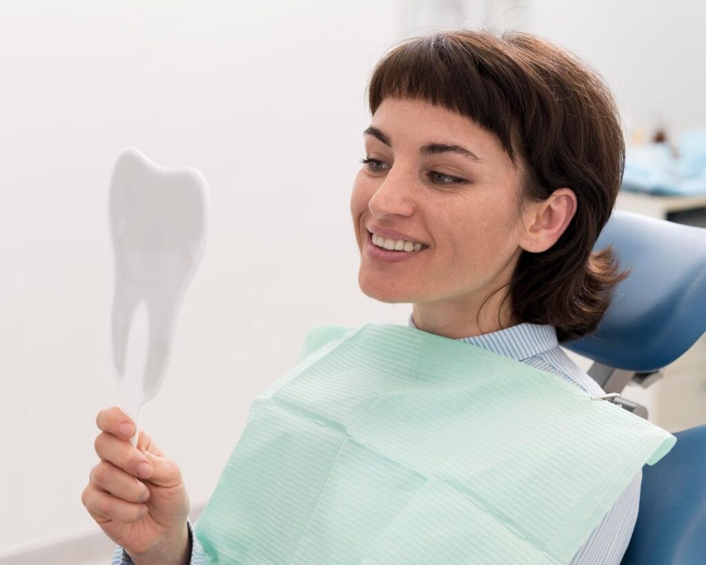 Implantes dentários em clínica odontológica